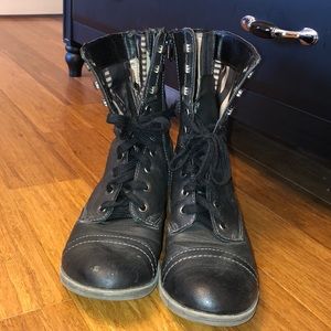 Black Boots with two zippers and lace up 8.5